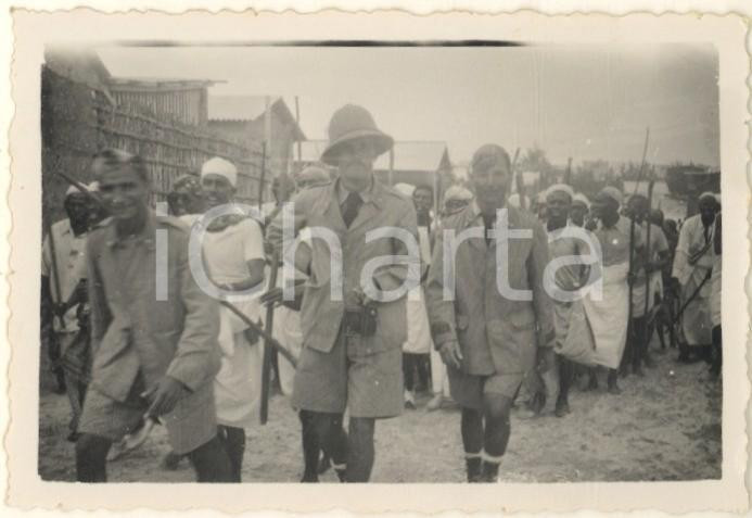 Fotografia d epoca originale 1935 AOI SOMALIA MOGADISCIO Ufficiali italiani alla festa del Ramadan Foto 9x6 1