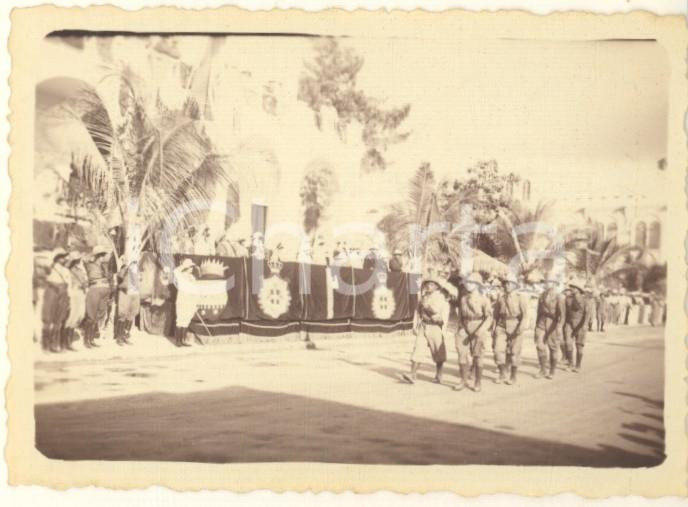 Fotografia d epoca originale 1935 MOGADISCIO Rivista 11 Novembre  Fanteria davanti al gen. PAVONE Foto 9x6 1