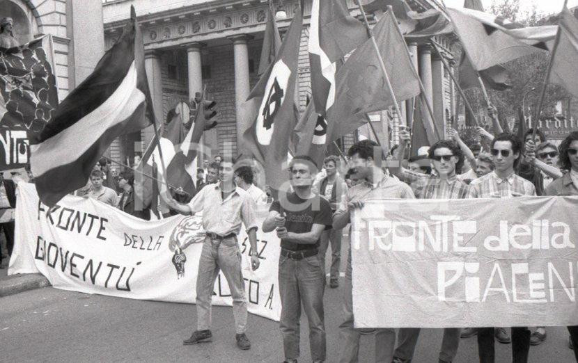 Fotografia d epoca originale 1988 MILANO Manifestazione FRONTE DELLA GIOVENTU   NEGATIVO ORIGINALE 21 1