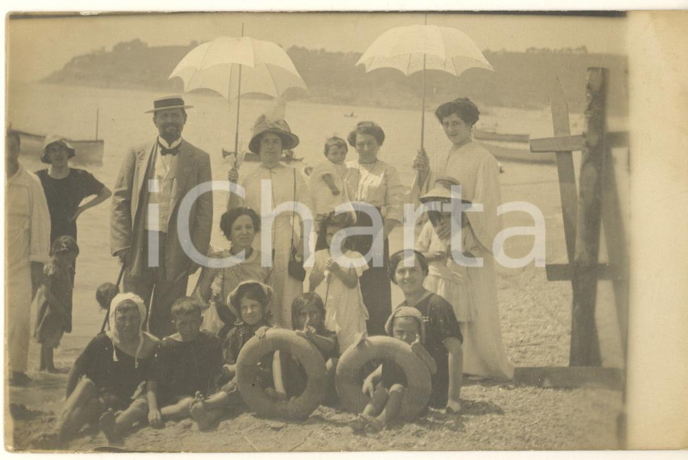 Fotografia d epoca originale 1910 ca COSTUME LIGURIA  Famiglia presso uno stabilimento balneare Foto 14x9 1