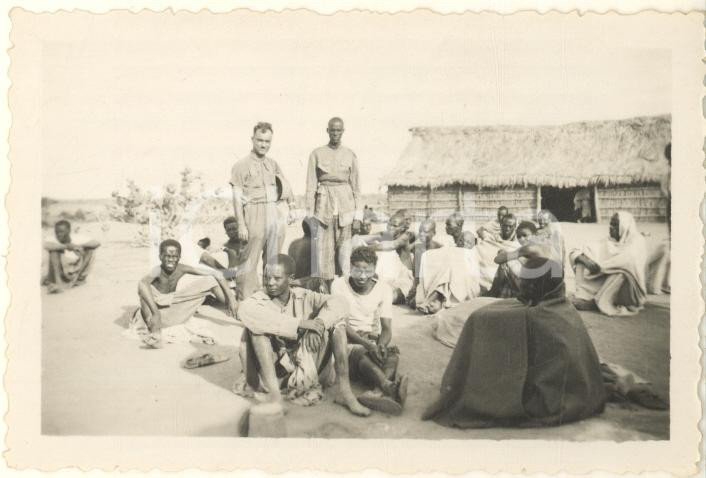 Fotografia d epoca originale 1935 AOI BELET UEN SOMALIA Campo per prigionieri di guerra abissini Foto 9x6 1