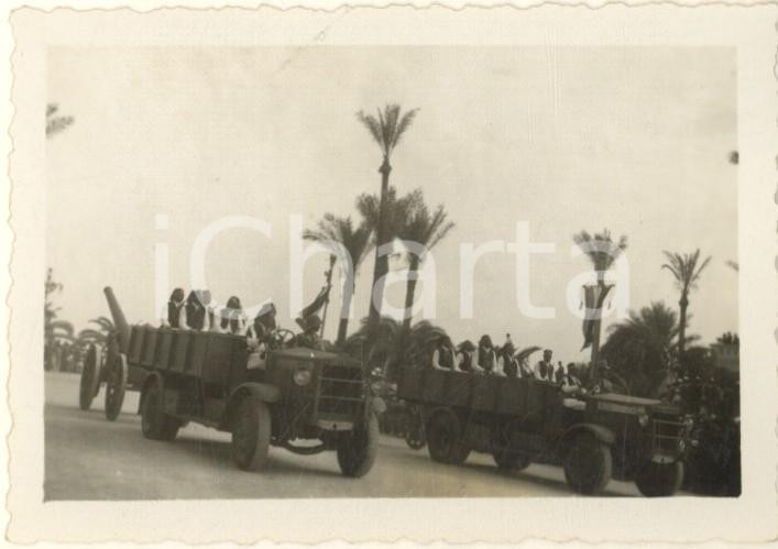 Fotografia d epoca originale 1935 ca AOI SOMALIA Parata militare  Automezzi con ascari Fotografia 9x6 cm 1