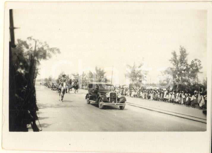 Fotografia d epoca originale 1935 ca AOI SOMALIA Parata militare  Automezzi e ufficiali a cavallo Foto 9x6 1