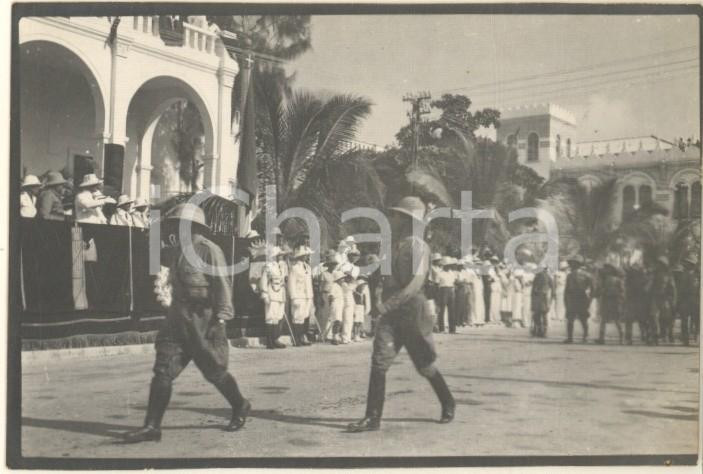 Fotografia d epoca originale 1935 AOI MOGADISCIO Parata davanti al governatore Rodolfo GRAZIANI Foto 9x6 1