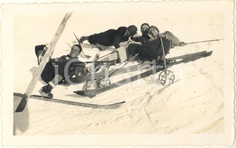 Fotografia d epoca originale 1937 LOMBARDIA  PIANI RESINELLI  Gruppo di sciatori  Foto 12x8 cm 1