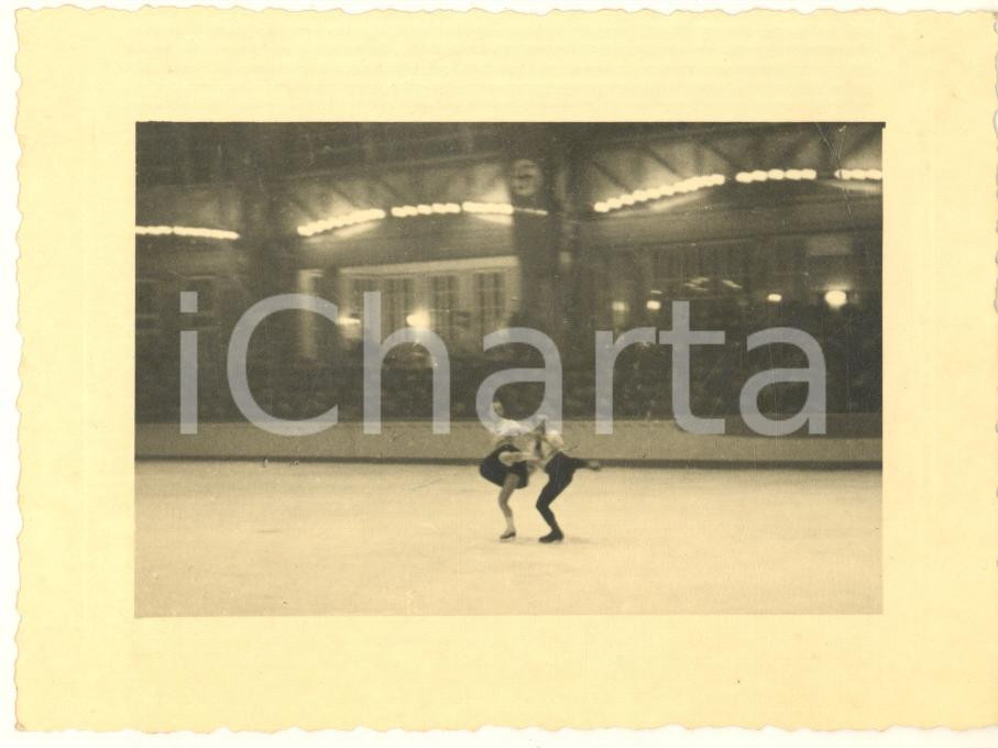 Fotografia d epoca originale 1940 MILANO Palazzo del Ghiaccio  Gara internazionale pattinaggio Foto 12x9 cm 1