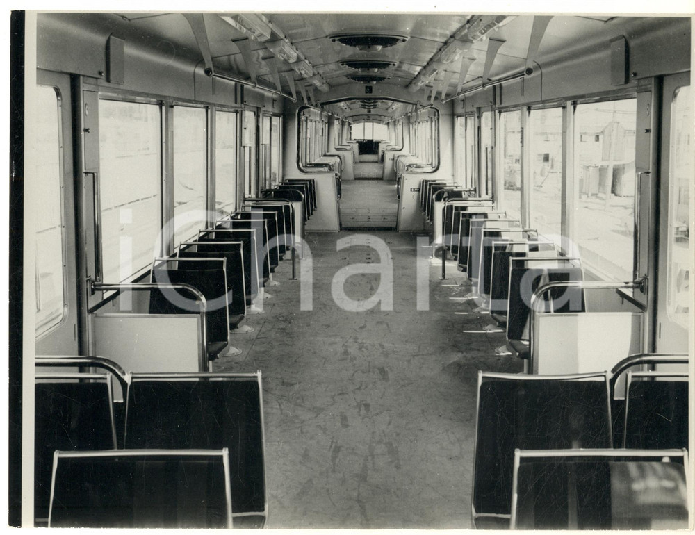 Fotografia d epoca originale 1964 TOKYO HANEDA Airport JAPAN  Interior ALWEG monorail  Photo 24x18 cm 1