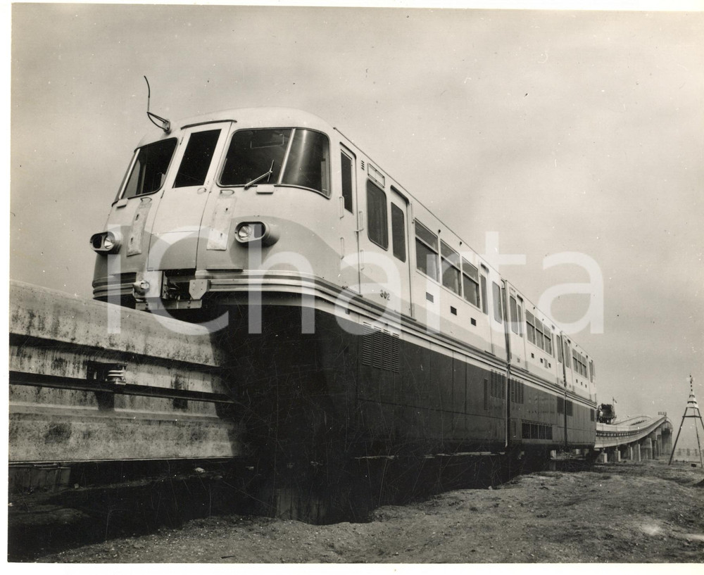 Fotografia d epoca originale 1964 TOKYO HANEDA Airport JAPAN  New ALWEG monorail  Photo 24x18 cm 1