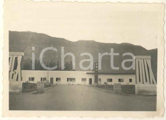 Fotografia d epoca originale 1936 AOI ETIOPIA  Architettura fascista  Edificio PNF DUXFoto 9x6 cm 1