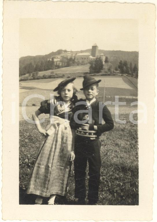 Fotografia d epoca originale 1940 ca COSTUMI ALTO ADIGE  Castello di Sarentino  Bambini Foto 6x9 cm 1