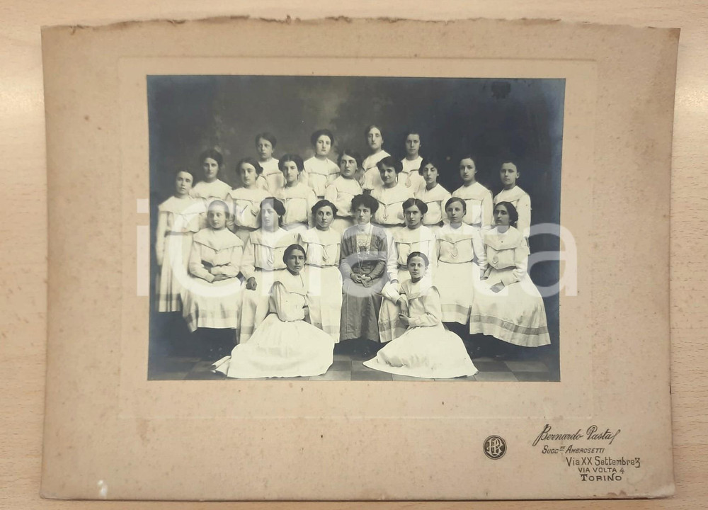 Fotografia d epoca originale 1915 ca TORINO Istituto femminile  Ritratto con insegnante Foto PASTA 32x24 cm 1