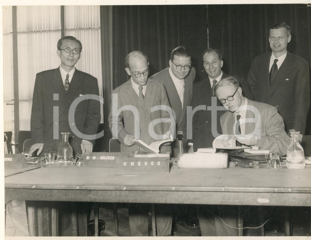 Fotografia d epoca originale 1956 PARIS UNESCO Riunione comitato esperti culture Asia  YAGUCHI MUJEEB ECKERT 1