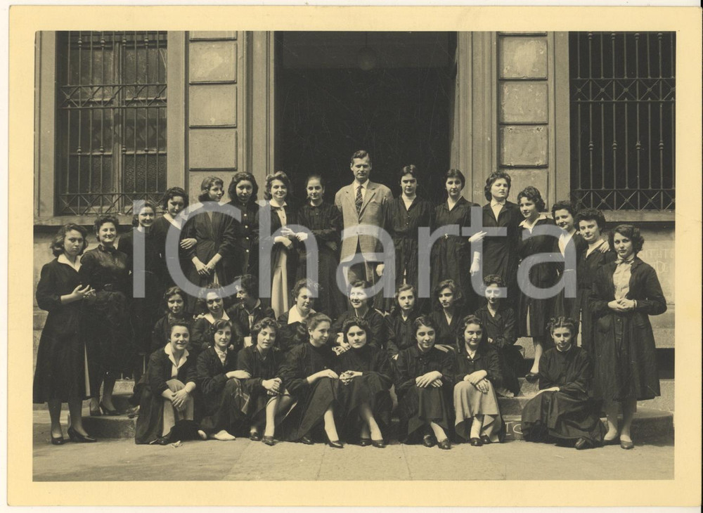 Fotografia d epoca originale 1955 MILANO Istituto Tecnico SCHIAPARELLI  Ritratto classe II femminile  Foto 1