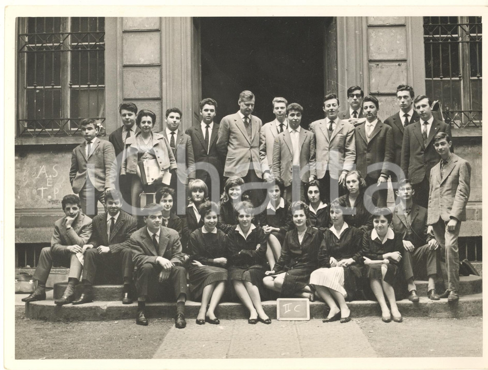 Fotografia d epoca originale 1961 MILANO Istituto Tecnico SCHIAPARELLI  Classe II  Foto di gruppo 24x18 cm 1