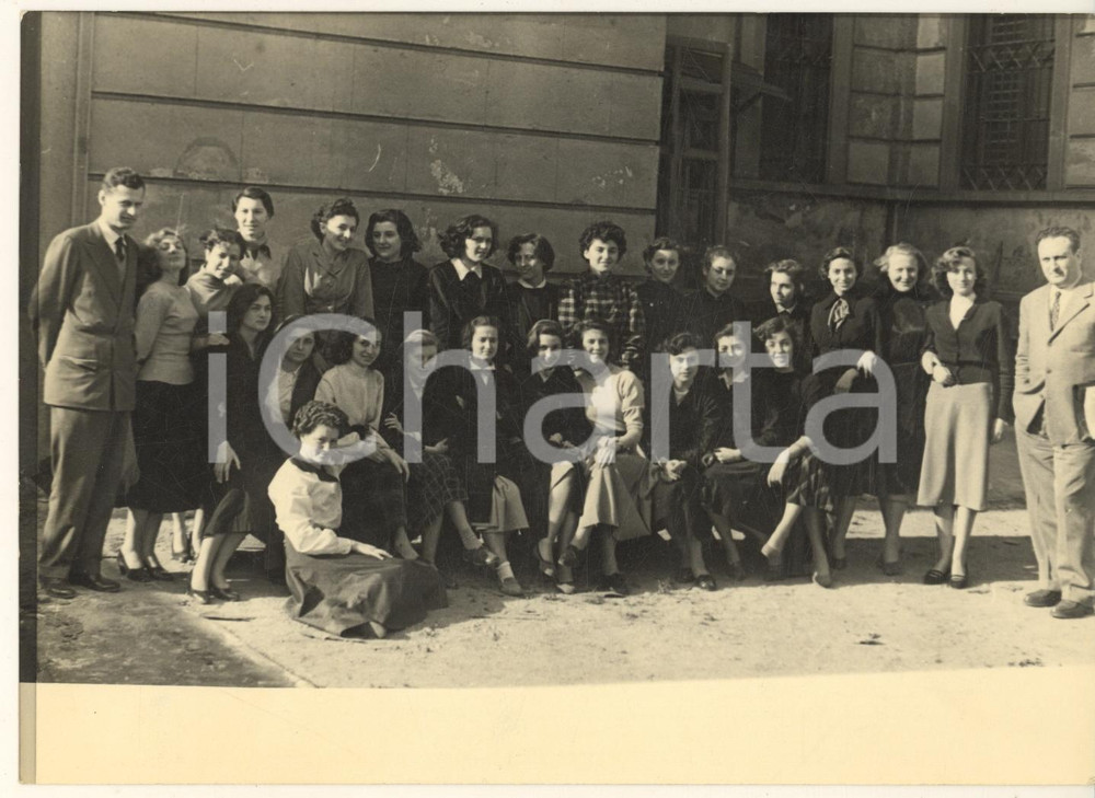 Fotografia d epoca originale 1955 ca MILANO Istituto Tecnico SCHIAPARELLI  Classe femminile  Foto di gruppo 1