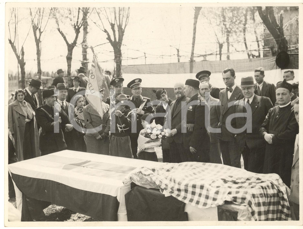 Fotografia d epoca originale 1935 ca OND MILANO Area IDROSCALO  Evento con distribuzione premi Foto 24x18 1