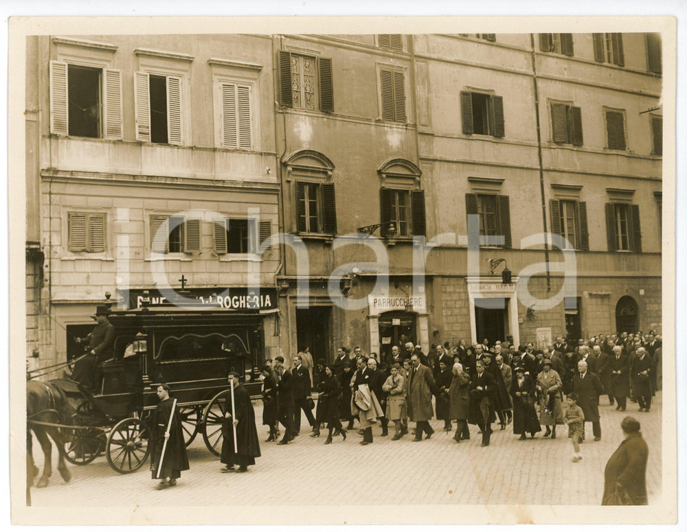 Fotografia d epoca originale 1940 ca ROMA Processione funebre in Piazza di Santa Maria in Trastevere  Foto 1