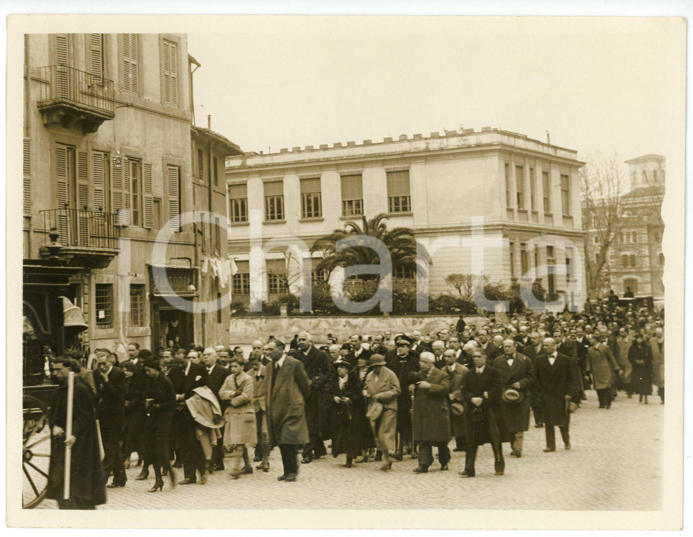 Fotografia d epoca originale 1940 ca ROMA  TRASTEVERE Processione funebre  Foto 23x17 cm 1