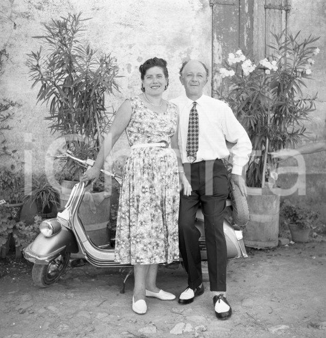 Fotografia d epoca originale 1950ca ALBERTO SORLINI Ritratto contadini vestiti a festa NEGATIVO ORIGINALE 1