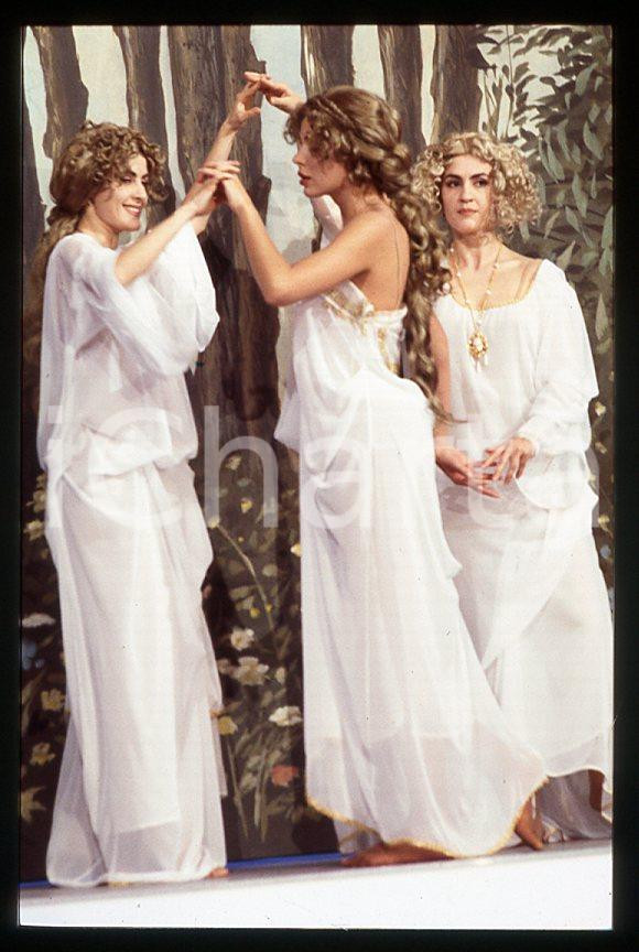 Fotografia d epoca originale 1993 BAGAGLINO Valeria MARINI Primavera del Botticelli 35mm VINTAGE SLIDE 3 1