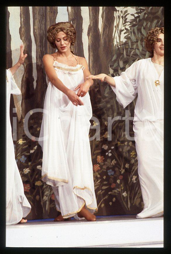 Fotografia d epoca originale 1993 BAGAGLINO Valeria MARINI Primavera del Botticelli 35mm VINTAGE SLIDE 3 1