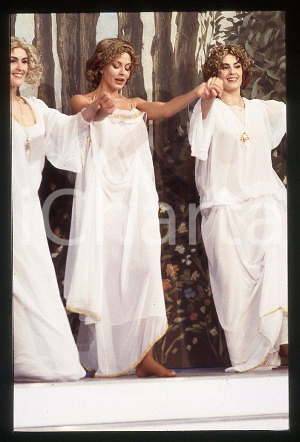 Fotografia d epoca originale 1993 BAGAGLINO Valeria MARINI Primavera del Botticelli 35mm VINTAGE SLIDE 3 1