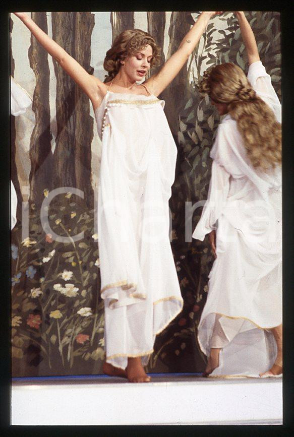 Fotografia d epoca originale 1993 BAGAGLINO Valeria MARINI Primavera del Botticelli 35mm VINTAGE SLIDE 1 1