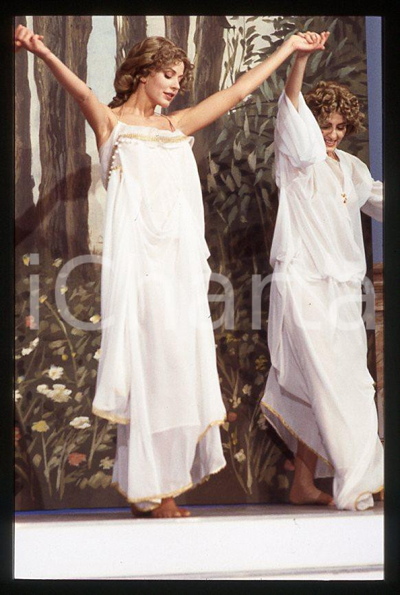 Fotografia d epoca originale 1993 BAGAGLINO Valeria MARINI Primavera del Botticelli 35mm VINTAGE SLIDE 4 1