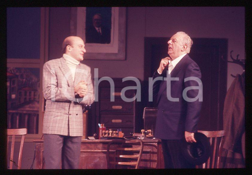 Fotografia d epoca originale 1987 Claudio BISIO Dario FO Morte accidentale di un anarchico 35mm VINTAGE SLIDE 1