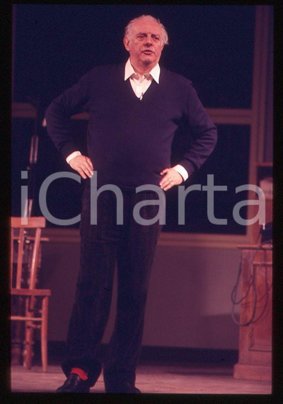 Fotografia d epoca originale 1987 TEATRO Dario FO in Morte accidentale di un anarchico 35mm VINTAGE SLIDE 2 1