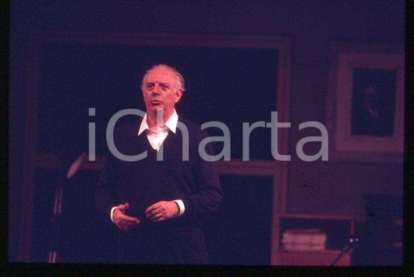 Fotografia d epoca originale 1987 TEATRO Dario FO in Morte accidentale di un anarchico 35mm VINTAGE SLIDE 1 1