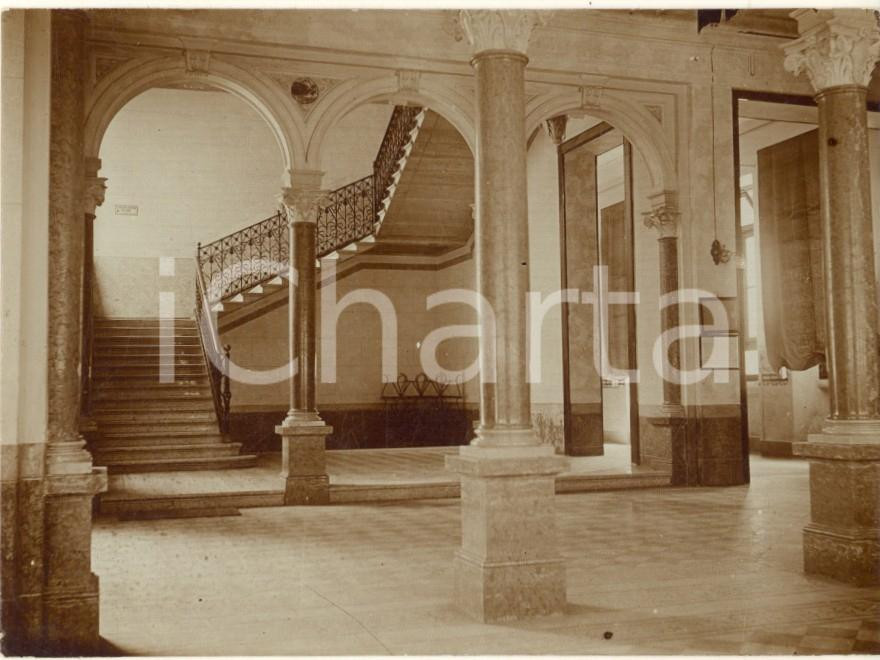Fotografia d epoca originale 1920 ca MILANO Via Ruffini  Scuola elementare  Atrio e scalone Foto 11x8 cm 1