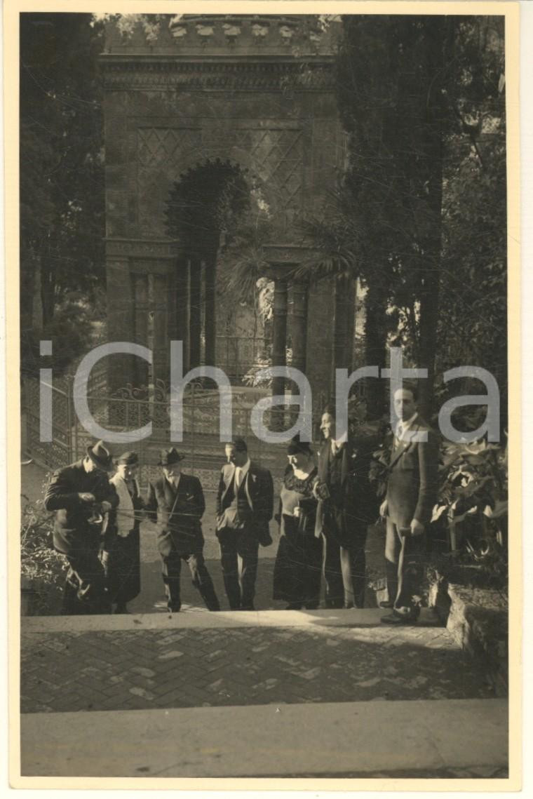Fotografia d epoca originale 1940 ca VENTIMIGLIA Giardini Hanbury  Mausoleo Moresco  Visitatori Foto 1