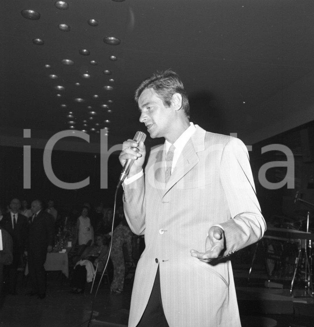 Fotografia d epoca originale 1975 CAMPIONE D ITALIA canta Sergio ENDRIGO NEGATIVO ORIGINALE 12 1