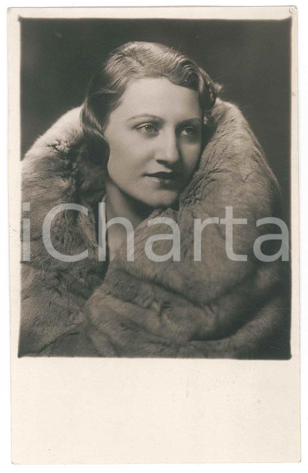 Cartolina originale da collezione 1930 ca CINEMA Attrice Pina RENZI Ritratto con pelliccia  Cartolina FP NV 1