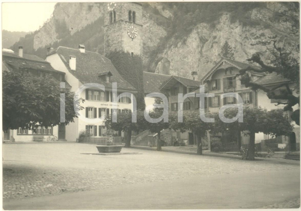 Fotografia d epoca originale 1950 ca UNTERSEEN SVIZZERA Amthaus  Kirche  Platz Photo 15x10 cm 1 1