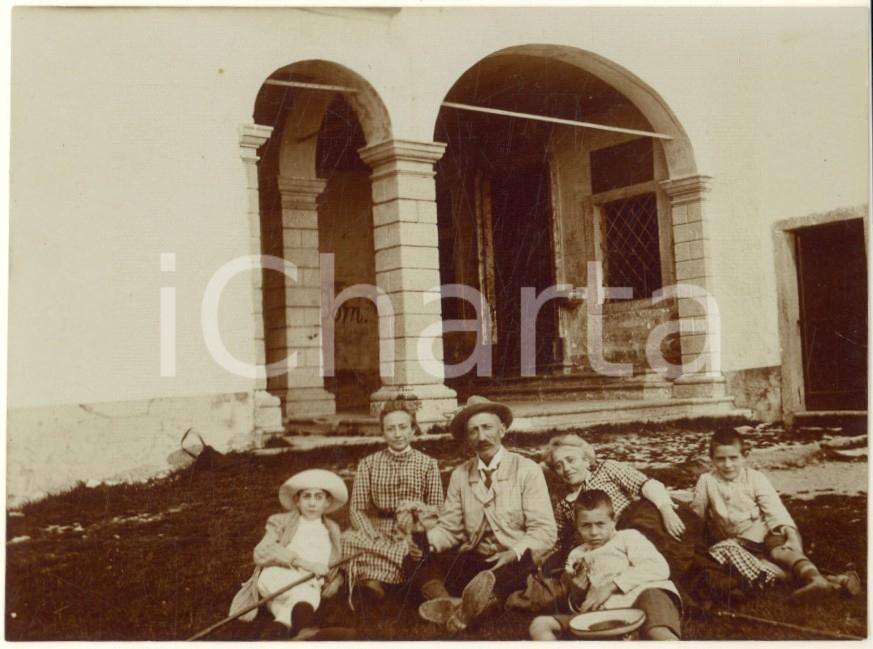 Fotografia d epoca originale 1915 ca MONTE BISBINO CO Escursionisti al Santuario Beata Vergine Foto 11x8 1