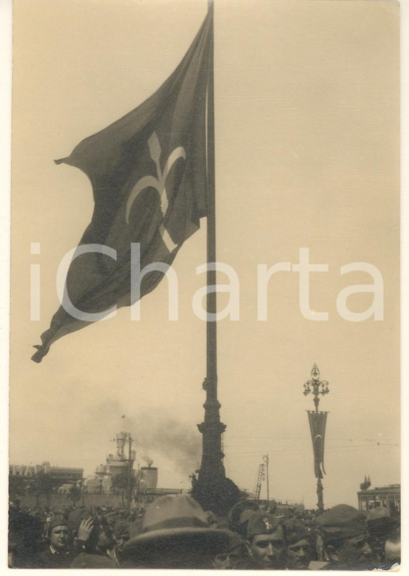 Fotografia d epoca originale 1954 TRIESTE  Festa per il ritorno all Italia  Bandiere Foto 10x15 cm 1