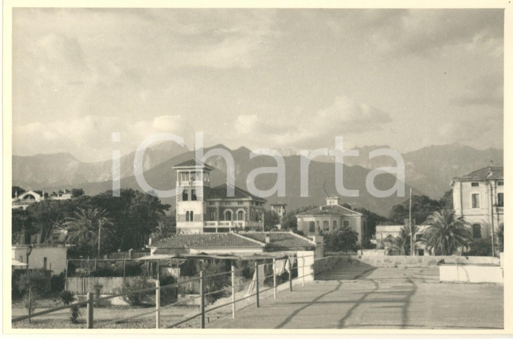 Fotografia d epoca originale 1950 ca MARINA DI MASSA Veduta con Villa Doria e le Alpi Apuane  Foto 18x12 1