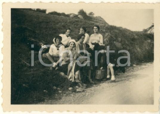 Fotografia d epoca originale 1931 CROCEFIESCHI GE Gruppo di giovani escursionisti Foto 7x5 cm 1