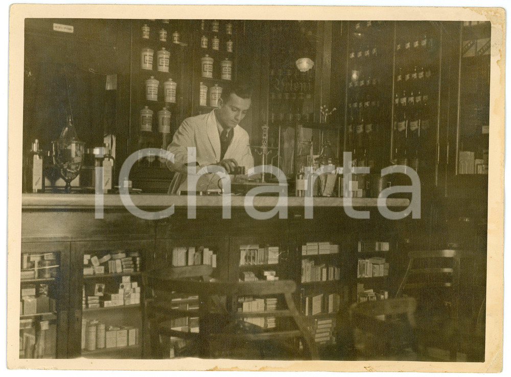 Fotografia d epoca originale 1935 ca MILANO Interni di una farmacia  Foto 24x18 cm 1