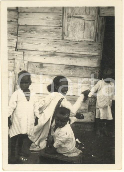 Fotografia d epoca originale 1940 ca AOI ERITREA Donna indigena con i figli  Foto COSTUME 7x10 cm 1