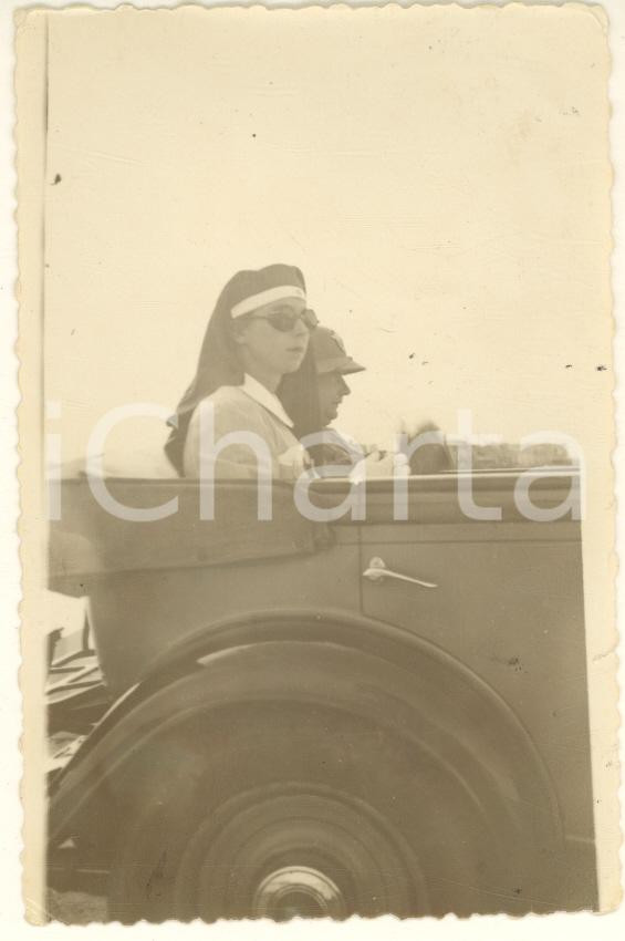 Fotografia d epoca originale 1935ca AFRICA ORIENTALE ITALIANA Crocerossina CROCE ROSSA in auto  Foto 7x10 cm 1