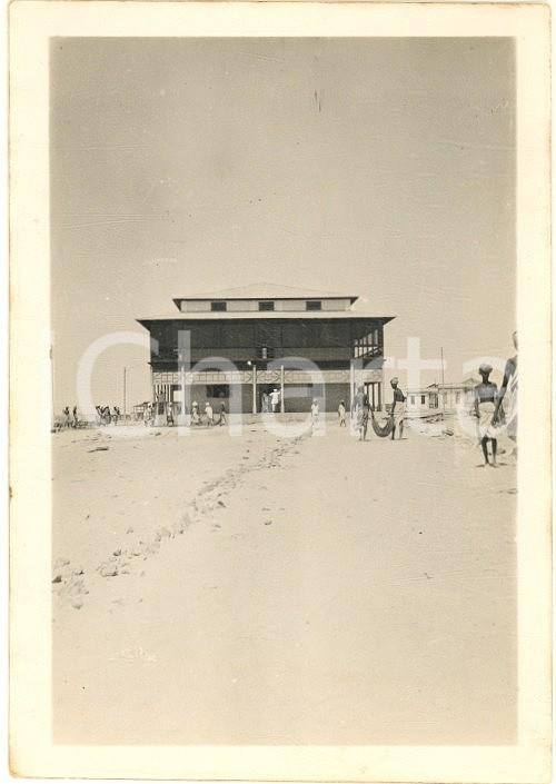 Fotografia d epoca originale 1935 ca AOI ERITREA ? Edificio coloniale sulla spiaggia  Foto ANIMATA 7x9 cm 1