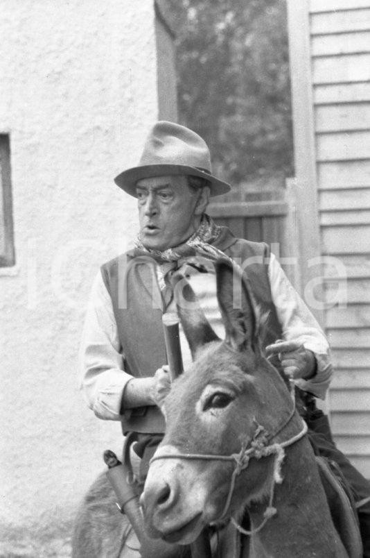 Fotografia d epoca originale 1967 TUTTO TOTÒ Totò ciak! cowboy   scatto sul set NEGATIVO ORIGINALE 5 1