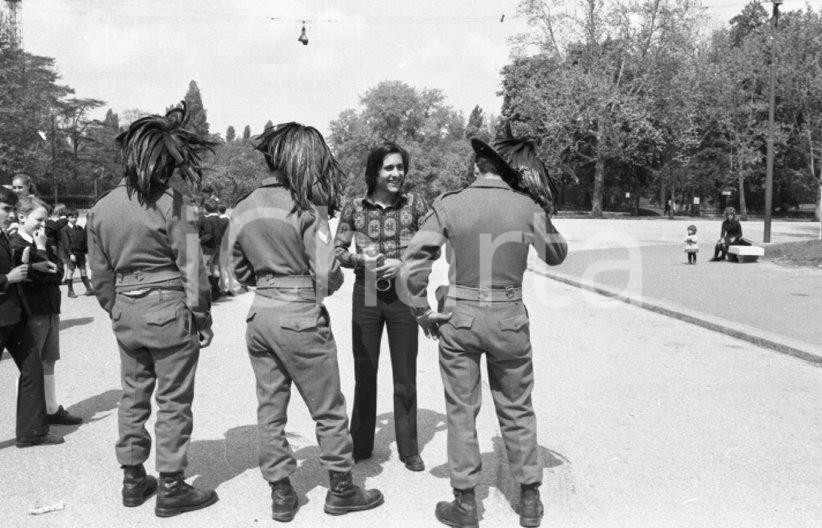 Fotografia d epoca originale 1971 MILANO Franco CARRISI KOCIS photo shoot NEGATIVO ORIGINALE 42 1