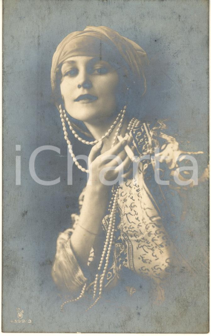 Cartolina originale da collezione 1924 CINEMA Gipsy actress smoking  Pearl necklage Vintage postcard 1
