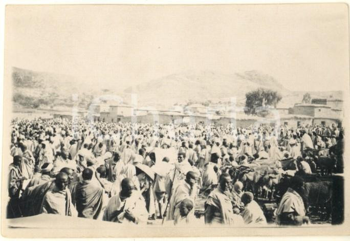 Fotografia d epoca originale 1935 ca AOI ASMARA ERITREA Folla al mercato  Fotografia 8x6 cm 1