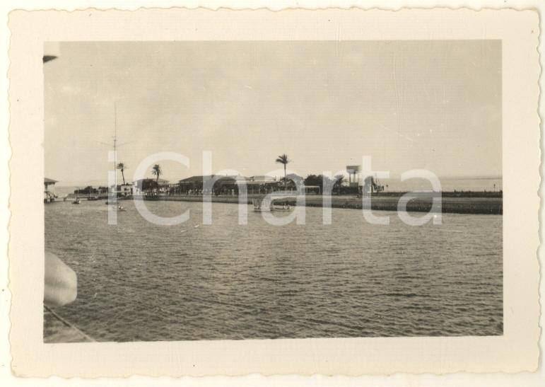 Fotografia d epoca originale 1935 ca CANALE DI SUEZ EGITTO Molo con edifici e antenna radio Foto 9x6 cm 1