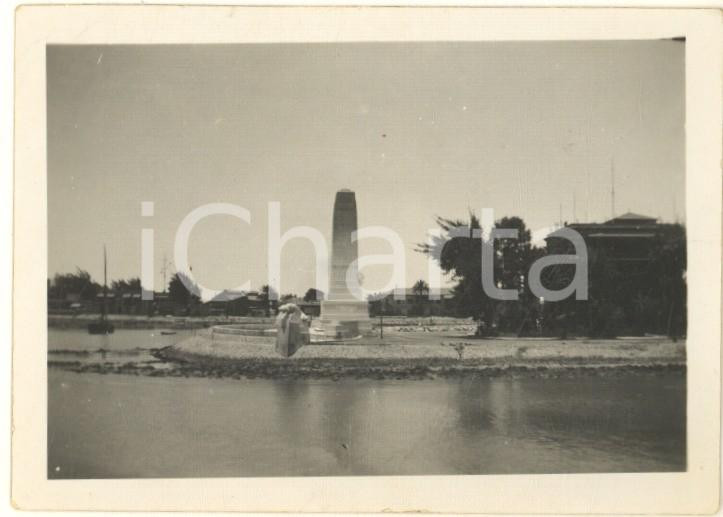 Fotografia d epoca originale 1935 ca EGYPT SUEZ  Port Tewfik Indian War Memorial Photo 9x6 cm 1
